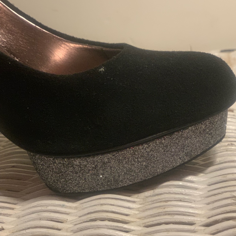 Pumps - Picture 3 of 5
